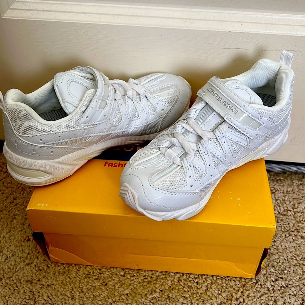 Tsukihoshi Girl’s Sneakers.